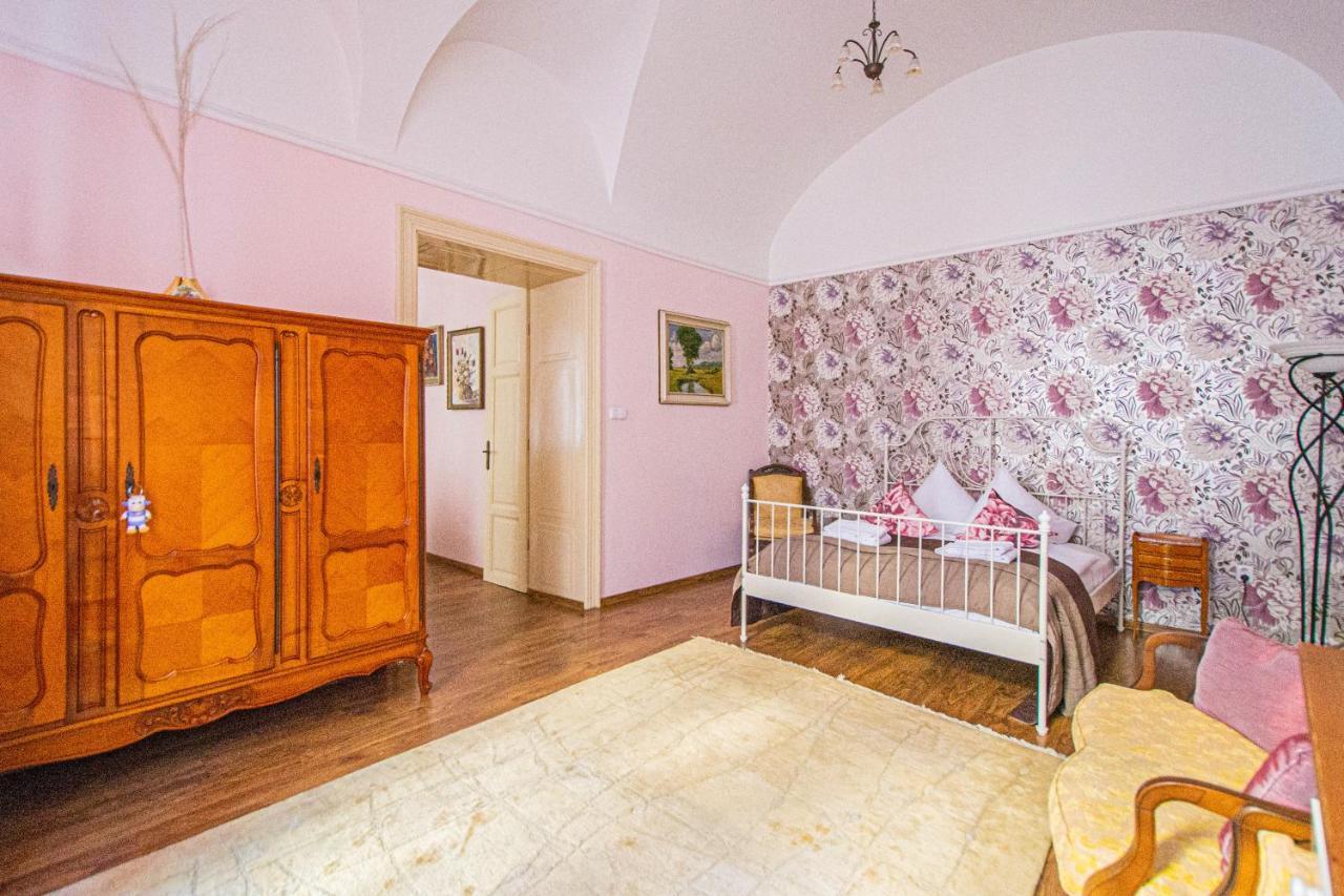 Appartement Astronomical Clock By Ruterra