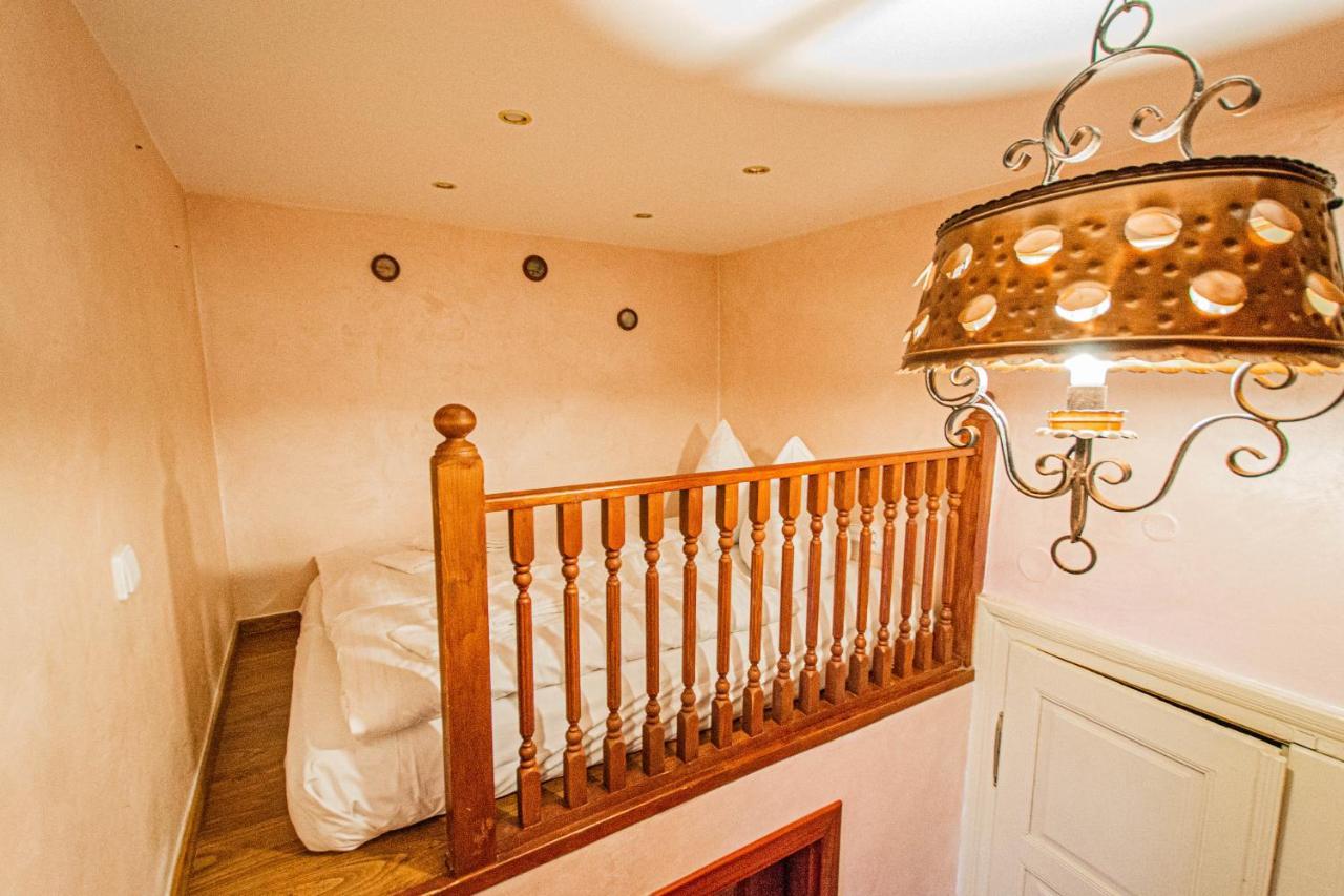 Astronomical Clock By Ruterra Appartement