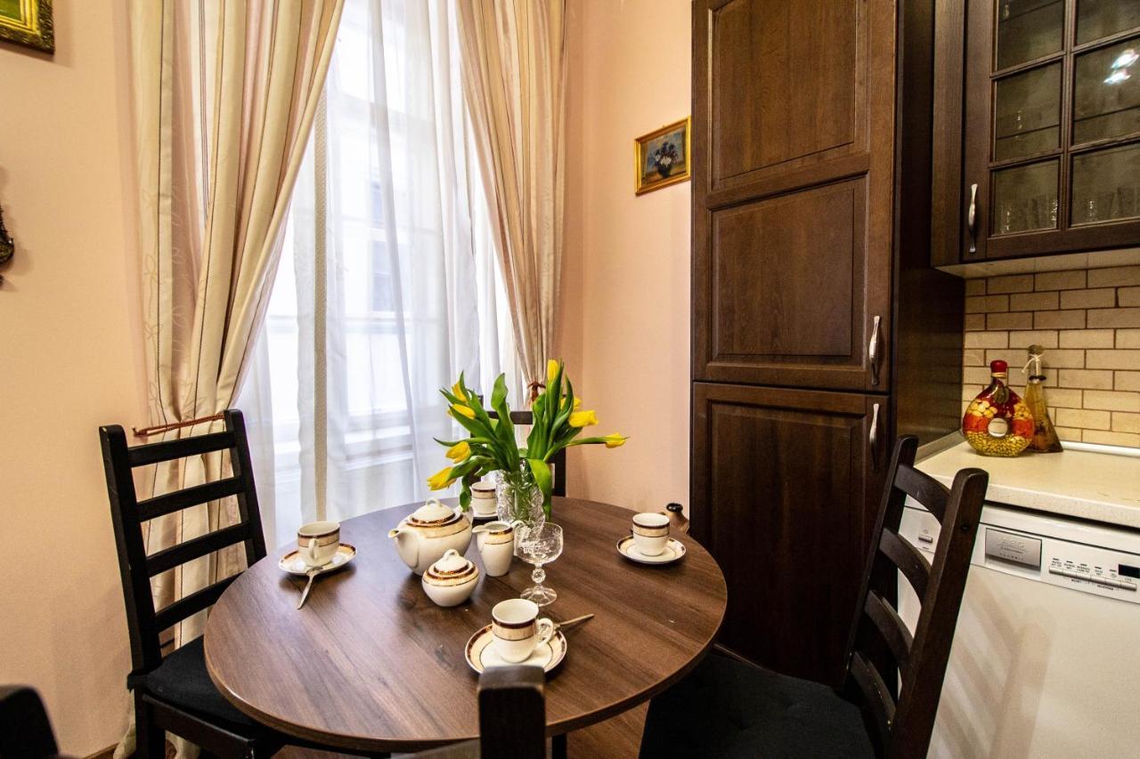 Appartement Astronomical Clock By Ruterra Praag